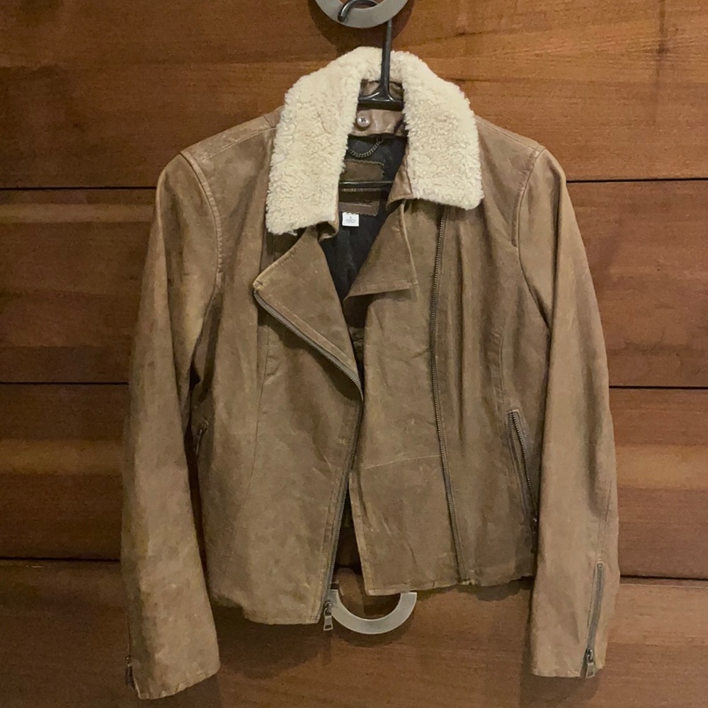 Woman’s Banana Republic 100% Genuine Leather Jacket